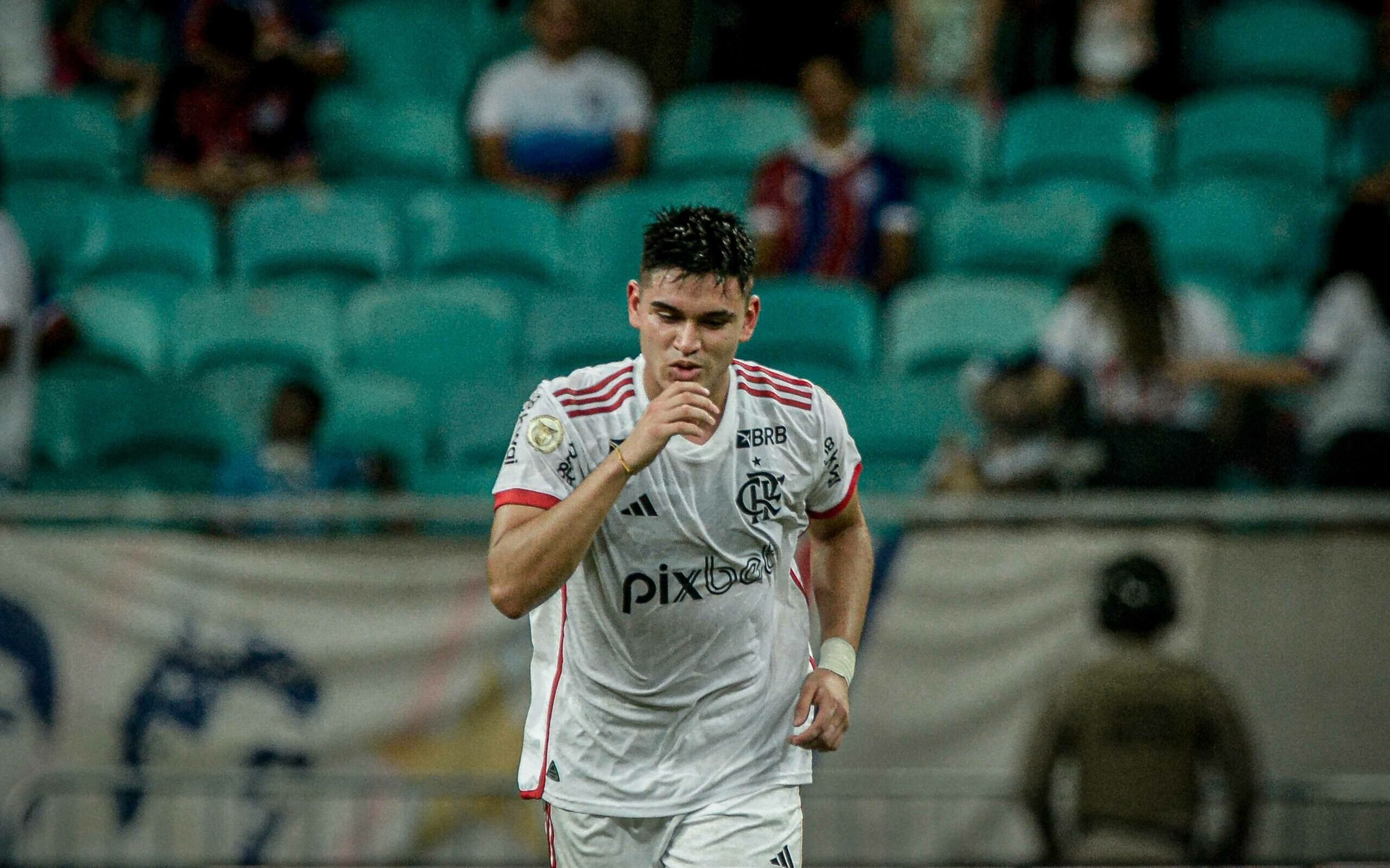 Spindel diz que saída precoce de Charly Alcaraz impediu maior amadurecimento no Flamengo